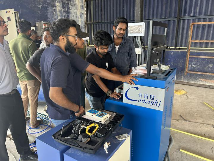 Testatore di freni a rulli 5 in 1 con carico massimo dell'asse di 4000 kg Rulli di levigatura brevettati e computer di controllo industriale