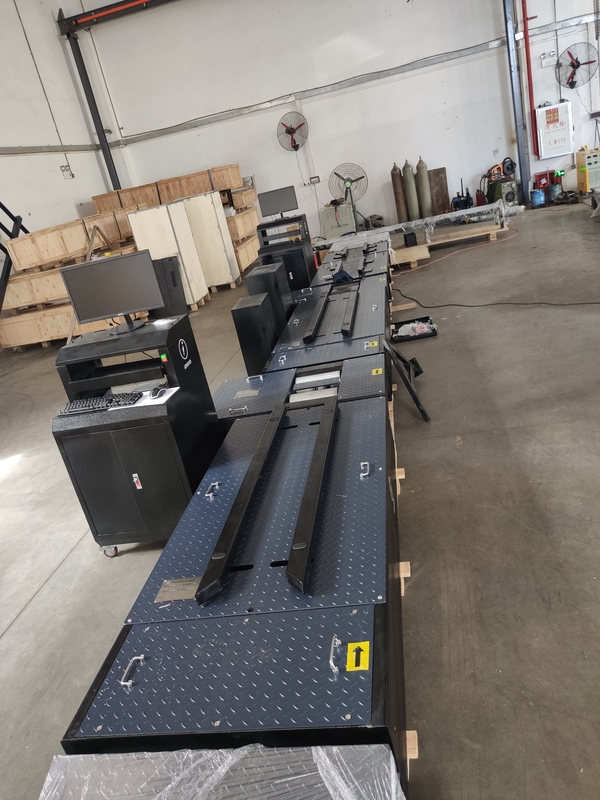 Linea di prova per motociclette a due ruote Forza di frenata, carico dell'asse, velocimetro, pinze, testatore di allineamento delle ruote, fari