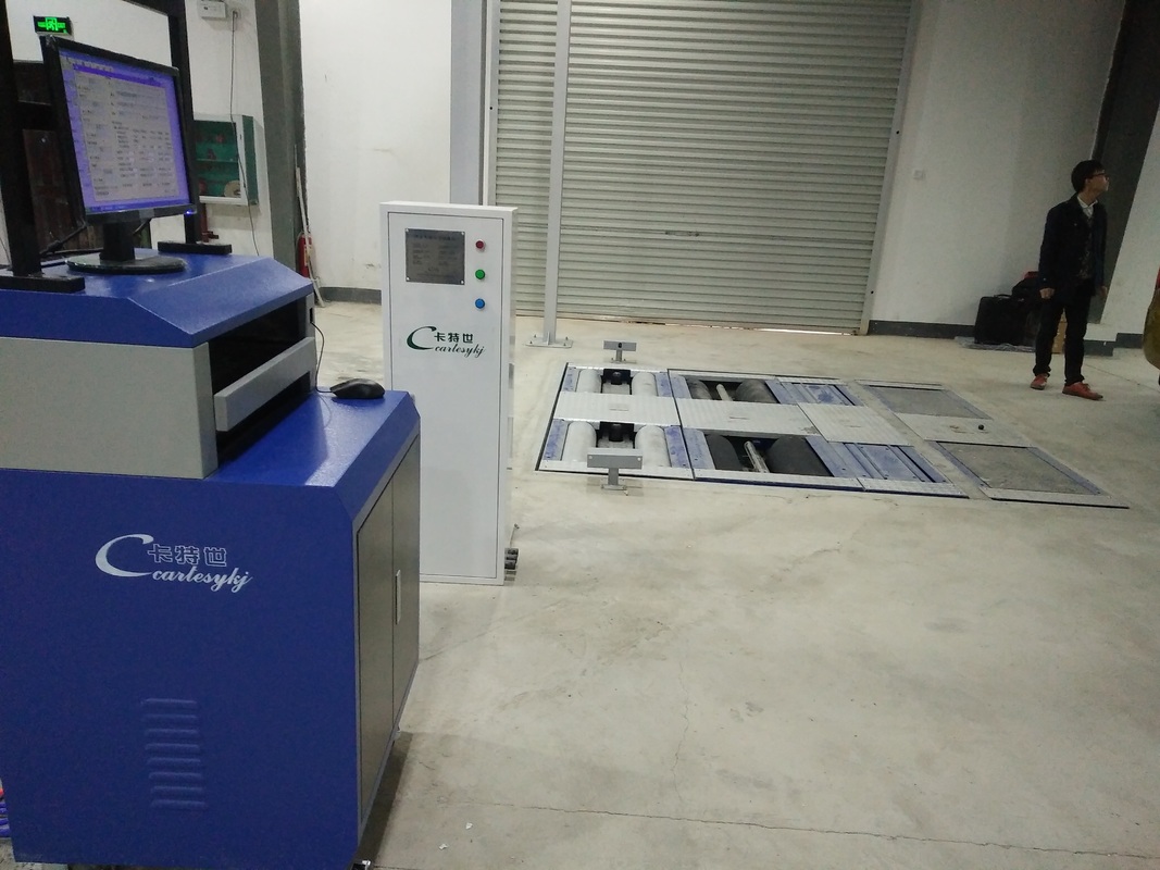 Testatore di freni a rulli 5 in 1 con carico massimo dell'asse di 4000 kg Rulli di levigatura brevettati e computer di controllo industriale